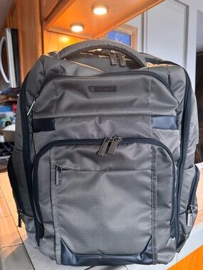 Samsonite Gray Men's Backpack with Black Trim